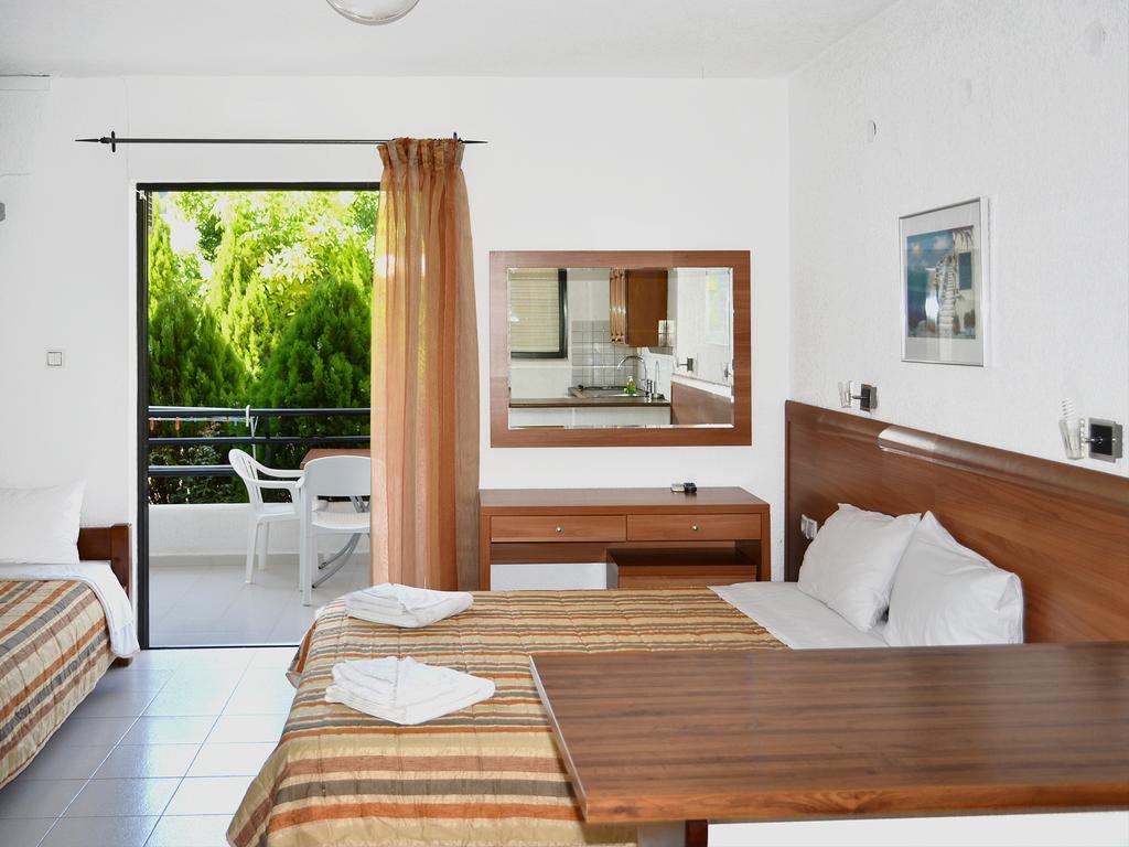 Kamares Apartments Εε Poros Town Room photo